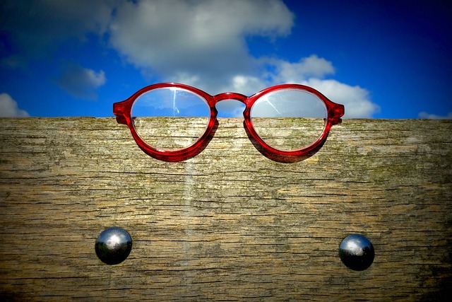 Optické pomůcky pro čtení⁢ pro seniory ‌s ‍různými očními vadami