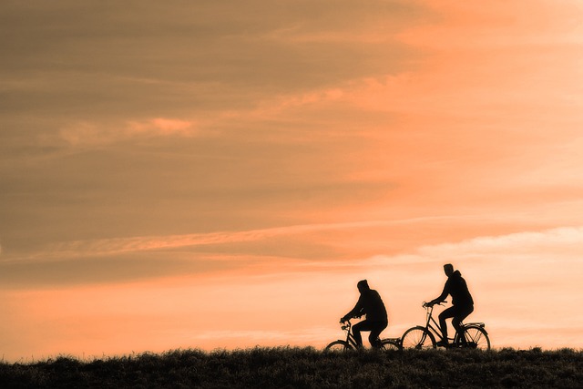 1. Přínosy cyklistiky pro seniory: Odlehčení kloubů a lepší kardiovaskulární ⁢kondice