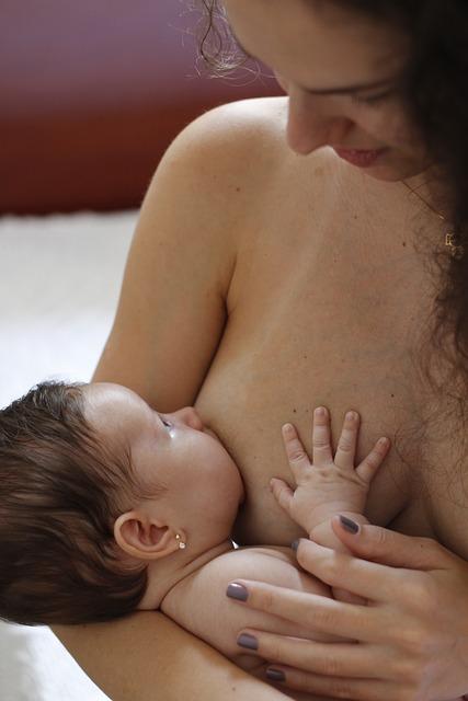 Babské rady na podporu kojení: Jak podpořit zdravý vývoj dítěte