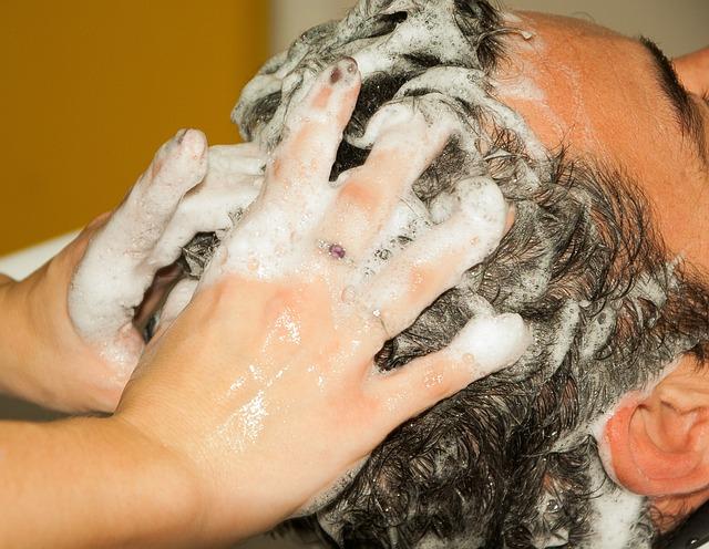 Správný výběr šamponu pro mastné ⁢vlasy: co hledat⁢ a co se ‌vyhnout