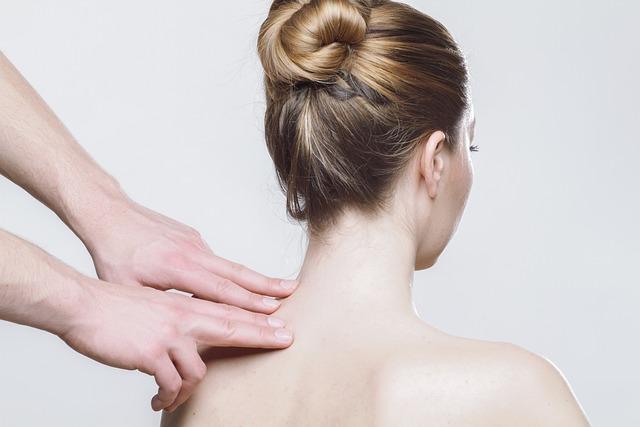 5. Alternativní terapie a metody zmírnění⁤ bolesti zad: Od masáže po akupunkturu