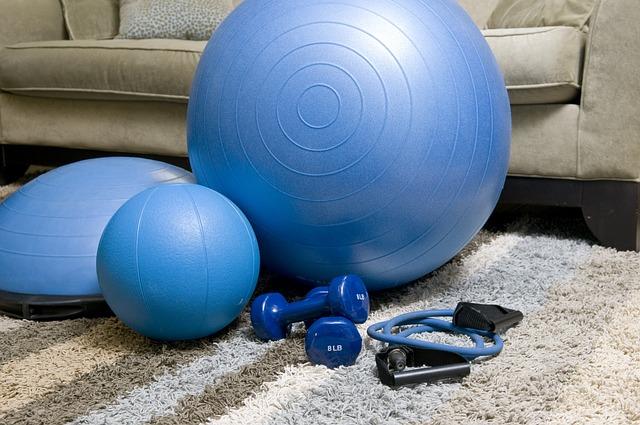 3. Domácí⁣ cvičení pro zdravá ⁤záda:⁢ Jednoduché a účinné cviky na posílení⁢ svalstva zad