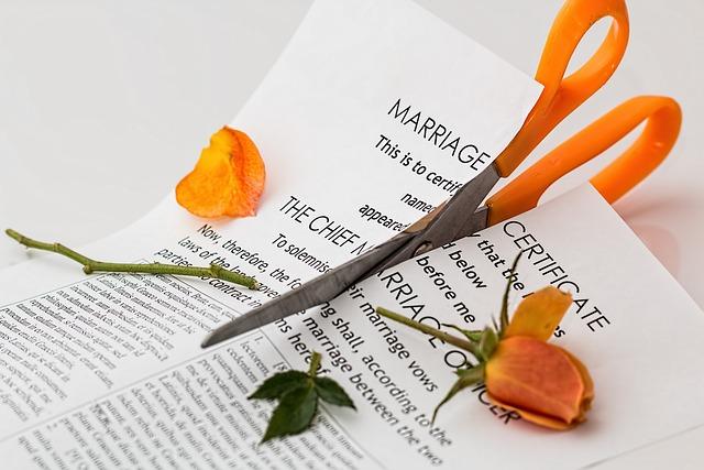3. Vdovský důchod po rozvodu: Co se stane s nárokem v případě nemanželského stavu či rozvodu