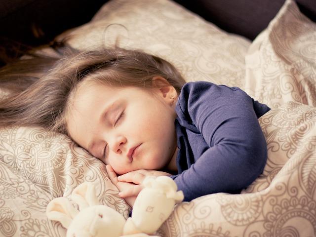 - Osvědčené přístupy ke zlepšení‍ spánku při rýmě a zalehlých uších